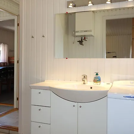 Pet Friendly In With Kitchen