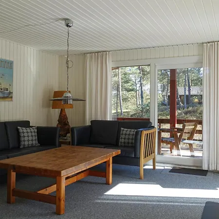 Pet Friendly In With Kitchen