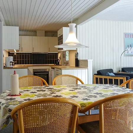 Pet Friendly In With Kitchen Holiday home *